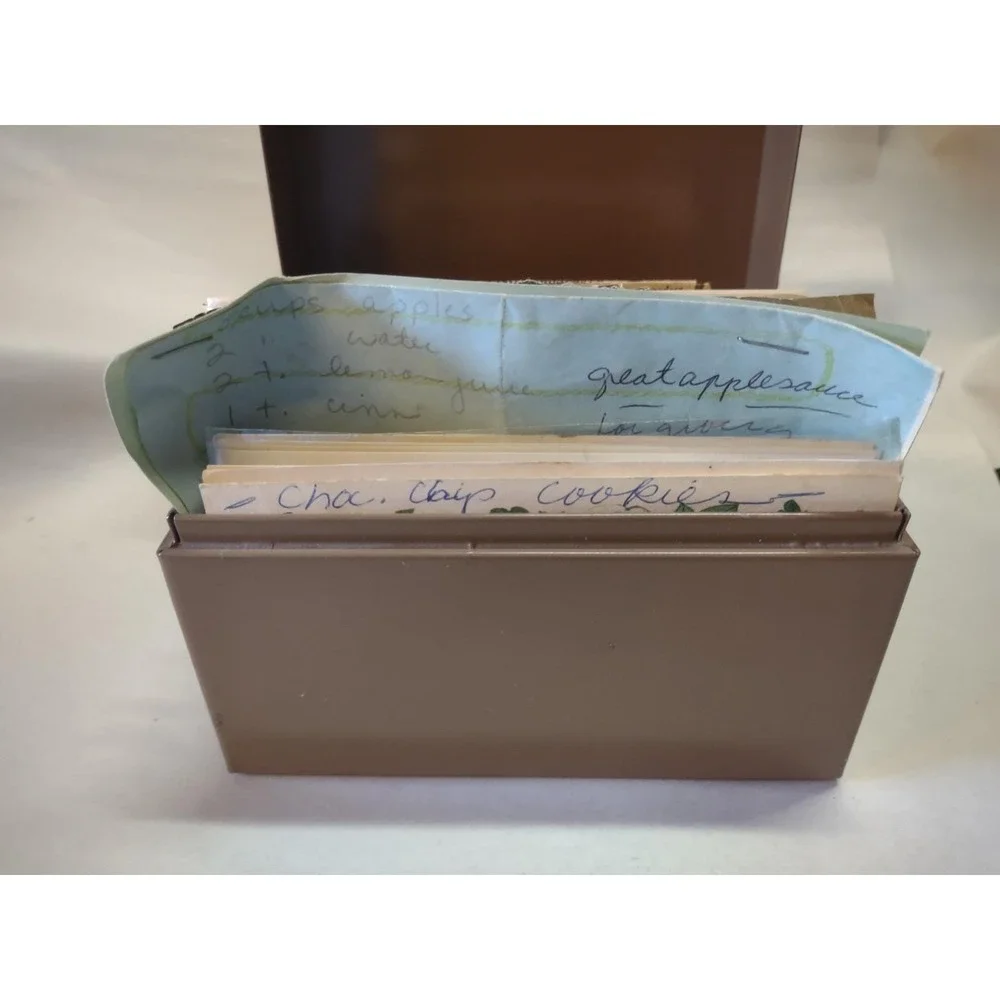 Vintage Grandmas Handwritten Recipe Cards & Clippings In Metal Box